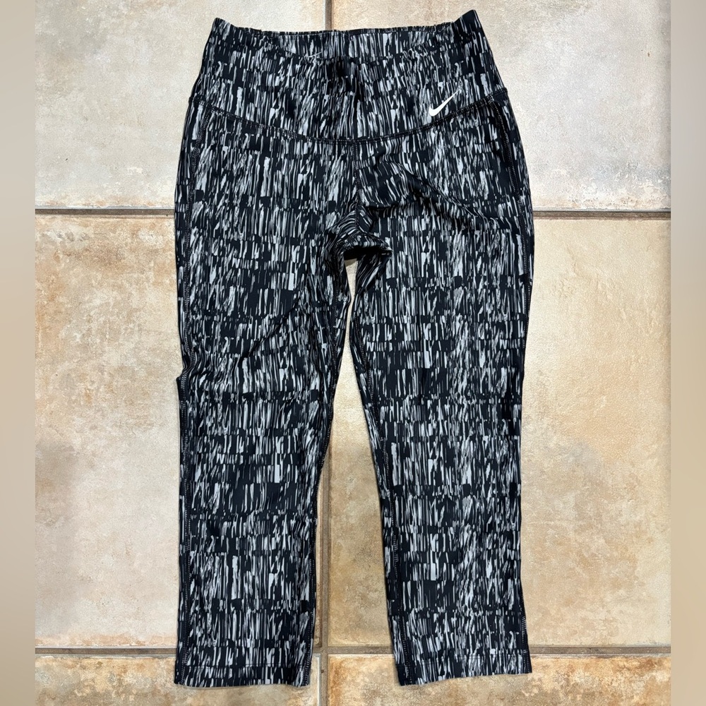 Nike women power poly screen printed capri XS
